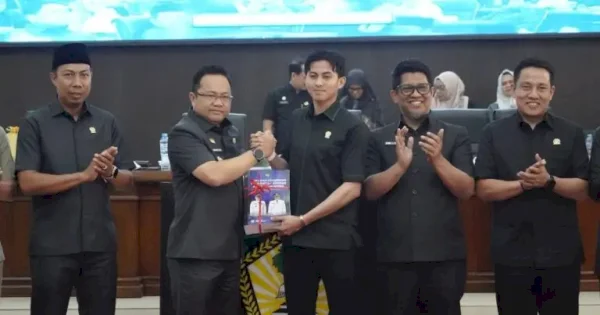 Wabup Gowa Serahkan Ranperda Pertanggungjawaban APBD 2025 di Rapat Paripurna DPRD