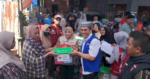 PMI Makassar Salurkan 100 Paket Bantuan untuk Korban Kebakaran di Tallo