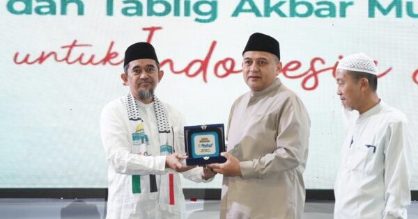 10 Ribu Muslimah Ramaikan Salam Indonesia di Makassar, Wali Kota Soroti Pentingnya Ketahanan Keluarga dan Ekonomi