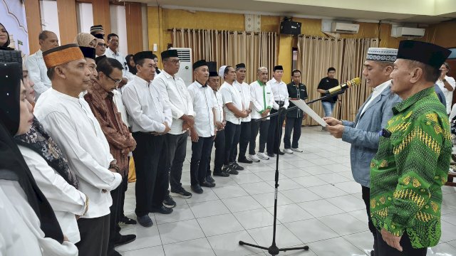 Deng Ical mengukuhkan 14 pengurus cabang SI se Sulsel, Sabtu (8/8). (Dok. AG/HN)