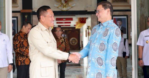 Taruna Ikrar Paparkan Konsep World Class University dan ABG kepada Gubernur URI Donny Ermawan