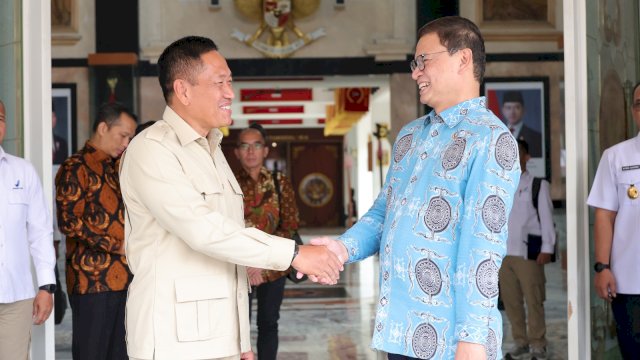Kepala BPOM RI bersama Gubernur URI. (Dok. BPOM)