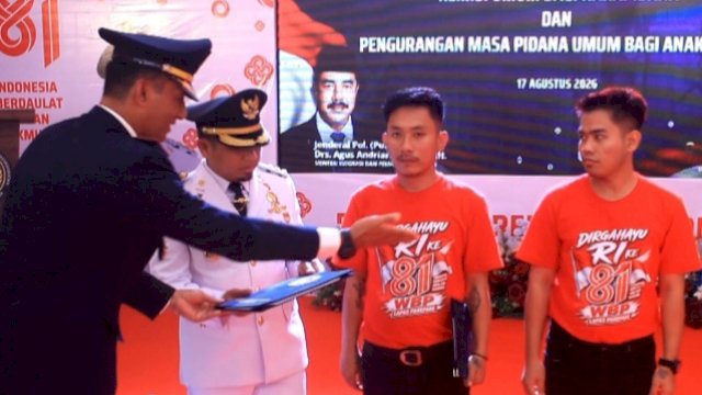 Penyerahan Remisi kepada perwakilan WBP Lapas Parepare. Dok HN