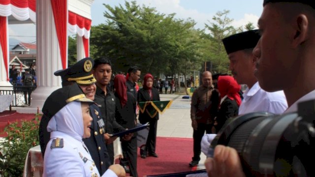 Kegiatan yang berlangsung khidmat di Lapangan Pancasila Kota Palopo tersebut turut dihadiri Wali Kota Palopo, unsur Forkopimda, jajaran pemerintah daerah, serta Warga Binaan Pemasyarakatan penerima Remisi Umum.