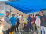 Camat Patiroi Serahkan Bantuan KSB Korban Kebakaran di Tamalanrea Indah