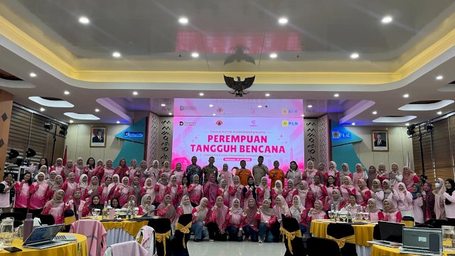Kegiatan Perempuan Tangguh Bencana menjadi wujud komitmen Srikandi PLN UID Sulselrabar dalam meningkatkan kapasitas perempuan melalui pembekalan kesiapsiagaan bencana. (Dok. PLN)