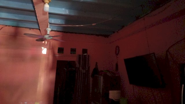 Suasana pemadaman bergilir di salah satu rumah warga Kompleks Hartaco Permai RT05/RW01 Kelurahan Tamalanrea Jaya, Kecamatan Tamalanrea Makassar, Sulsel, Kamis (3/9/2026). Foto Asrul Harian.News 