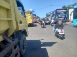 Antrean Truk di SPBU Jalan Perintis Kemerdekaan Makassar Menambah Kemacetan