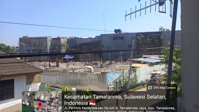 Tampak sejumlah pekerja bangunan proyek perumahan The Nusa Premier milik Nusapro Landa masih beraktivitas meski sudah disegel, Sabtu (19/9/2026). Foto Asrul Harian.News 