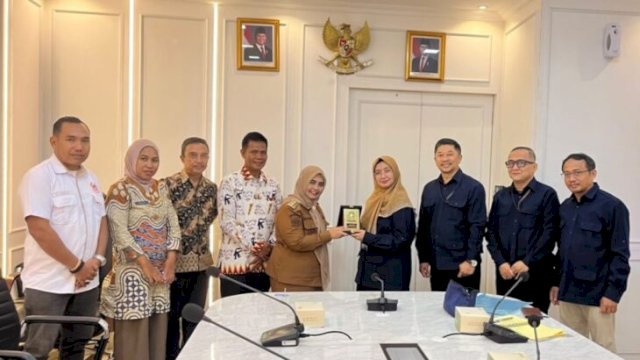 Bupati Sinjai Hj. Ratnawati Arif saat melakukan koordinasi dengan Kemenpora RI di Jakarta terkait pembangunan sektor olahraga daerah. ||(foto_humaskab) 