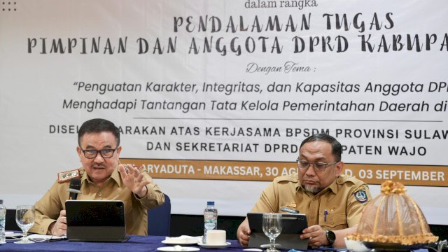 Sekda Jufri Rahman kiri. (Dok. Pemprov/HMS)