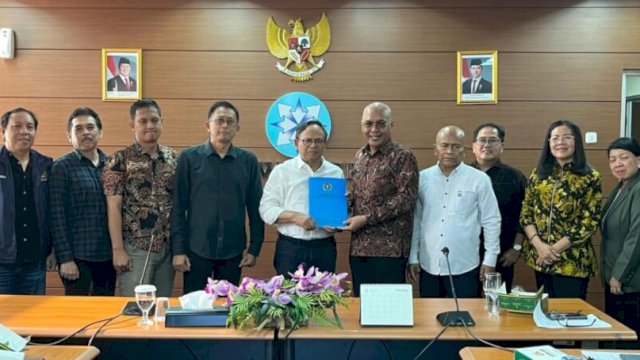 Ketua Umum PWI Pusat Akhmad Munir bersama jajaran Dewan Pers dalam pertemuan membahas penyelenggaraan HPN 2027 di Jakarta, Rabu (2/9/2026). ||(doc_pwi) 