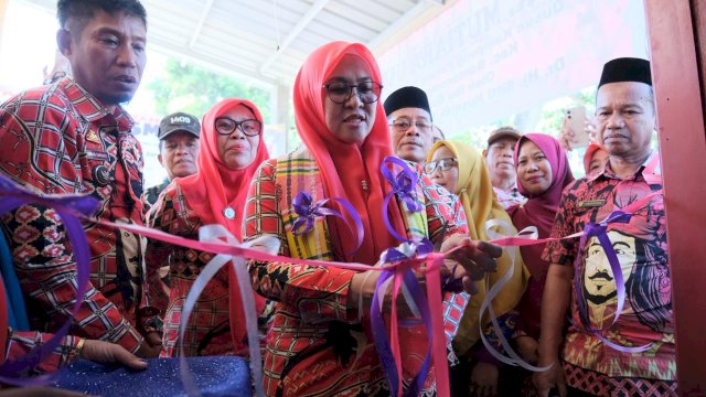 Bupati Gowa Husniah Talenrang meresmikan Gedung TK Mutiara Usman di Desa Barembeng, Kecamatan Bontonompo ||(handover_yoz@harian.news) 