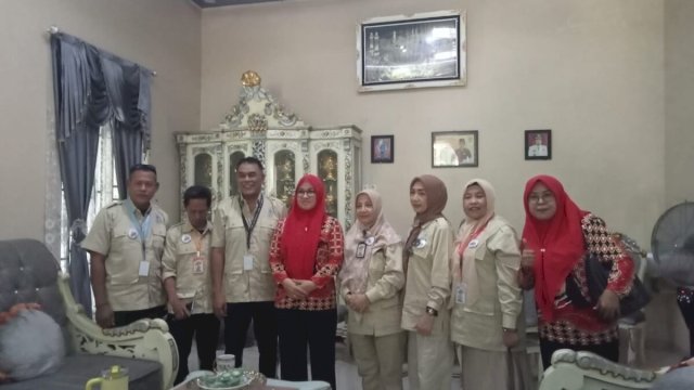 Bupati Gowa Husniah Talenrang menerima jajaran panitia Reuni Akbar ke-3 IKA SMPN Bontonompo di Barembeng, Gowa ||(handover_yoz@harian.news) 