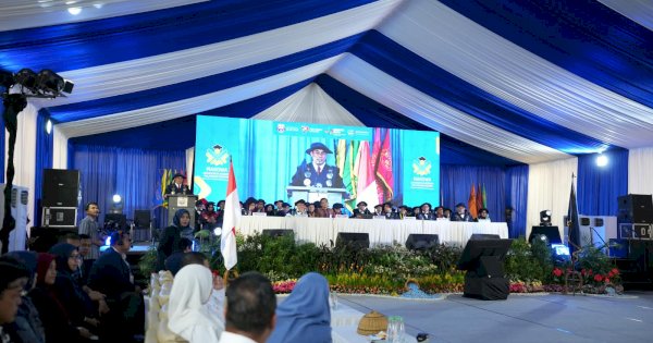 Unibos dan Poltekbos Kukuhkan 4.411 Mahasiswa Baru dari 31 Provinsi