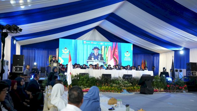 Unibos dan Poltekbos Kukuhkan 4.411 Mahasiswa Baru dari 31 Provinsi