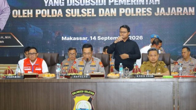Kapolda Sulsel memimpin konferensi pers di Aula Mappaoddan, Polda Sulsel, Senin (14/9/2026).&nbsp;Foto Asrul Harian.News 