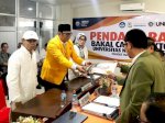 Dikawal Seniman hingga Akademisi, Dr. Arifin Manggau Serahkan Berkas Pendaftaran Rektor UNM