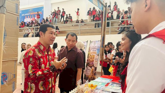 Kepala Balai POM Makassar (kiri). (Dok. HN)