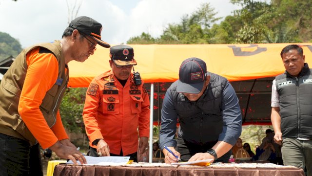 Sebanyak 10 desa di Kabupaten Luwu resmi ditetapkan sebagai Desa Tangguh Bencana (Destana) oleh Bupati Luwu H. Patahudding di Desa Kadundung, Kecamatan Latimojong, Minggu (20/9/2026). Dok Humas