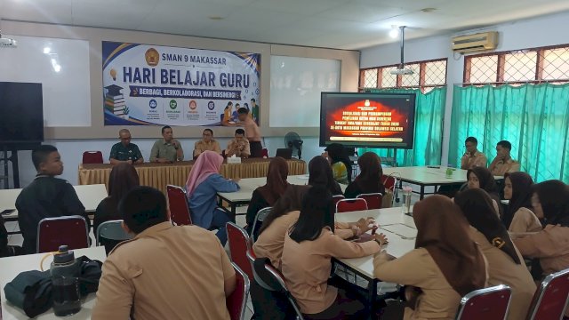 KPU Kota Makassar hadir langsung memberikan pendampingan serta menghadiri dan menjadi panelis dalam debat Pemilihan Ketua OSIS (Pilketos) Serentak Tingkat SMA/SMK Sederajat Tahun 2026 di tiga sekolah, yakni SMA Negeri 9 Makassar, SMA Negeri 10 Makassar, dan SMA Negeri 4 Makassar, Kamis (24/9/2026). Dok Humas
