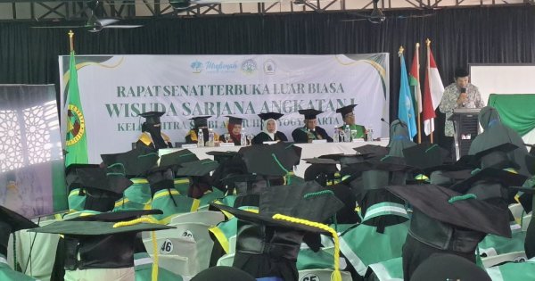 Wisuda Perdana YMWI, 74 Muslimah Resmi Sandang Gelar Sarjana