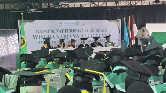 Wisuda perdana YMWI. (dok. IBN)
