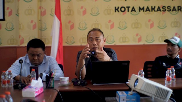 Koordinator Divisi Hukum dan Diklat Bawaslu Sulsel Andarias Duma (tengah). Dok Humas