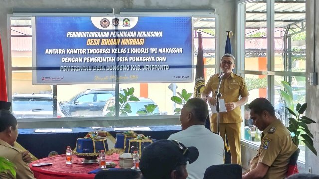Kantor Imigrasi Kelas I Khusus TPI Makassar secara resmi menandatangani Perjanjian Kerja Sama Program Desa Binaan Imigrasi pada Selasa (29/9/2026).&nbsp;Dok IST
