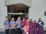 Lulus dari Unhas, Sri dari Bantaeng Kenang Sosok Ayah yang Tiada