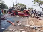 Armada Damkar Kecelakaan di Jalan Poros Pangkep, Hantam Tiang Listrik