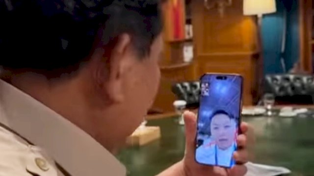Video momen Presiden berkomunikasi dengan Rahmat Erwin Abdullah (Instagram: @sekretariatkabinet) 