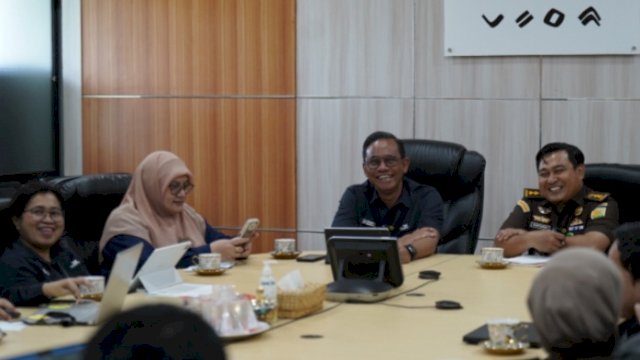 Kasi Penkum Soetarmi saat melakukan penerangan hukum di Kantor Taspen Cabang Makassar, Selasa (22/9/2026). Dok HN