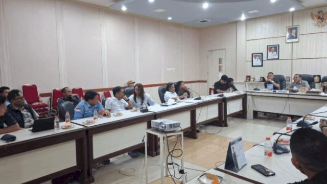 Rapat Dengar Pendapat Komisi III DPRD Luwu Timur membahas penggunaan lahan bersertifikat warga sebagai akses hauling kegiatan pertambangan di Desa Harapan, Kecamatan Malili. Dok HN