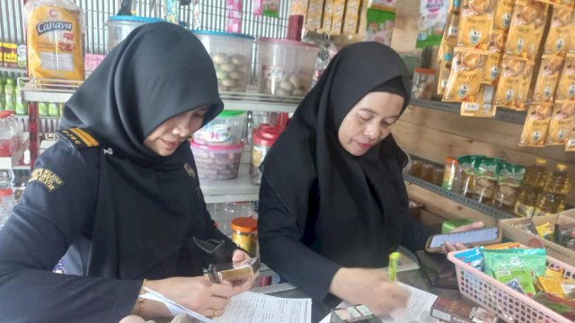 Petugas Bea Cukai Makassar saat pemantauan tersebut menyasar wilayah Kabupaten Gowa, Takalar, dan Maros dengan metode pengambilan sampel secara acak. DOK HN
