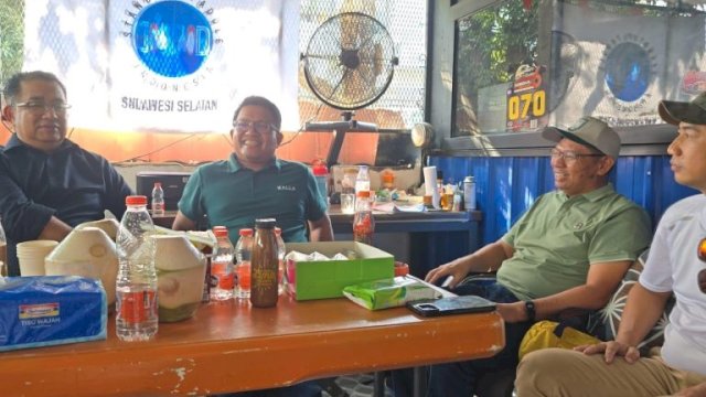 Wakil Ketua Umum SUP.ID bersama jajaran Pengda SUP.ID Sulawesi Selatan dalam pertemuan konsolidasi di Sekretariat SUP.ID Pengda Sulsel, Makassar, Rabu (30/9/2026). Pertemuan membahas penguatan organisasi, sertifikasi trainer nasional, regenerasi generasi muda, dan pengembangan SUP.ID ke depan. Dok IST
