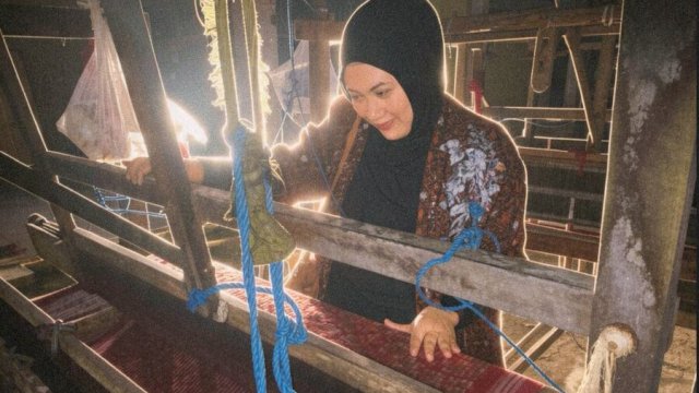 Pembuatan wastra lokal khas Sulawesi Selatan. (Dok. pribadi dr. Alvira Ramdhani Mars)