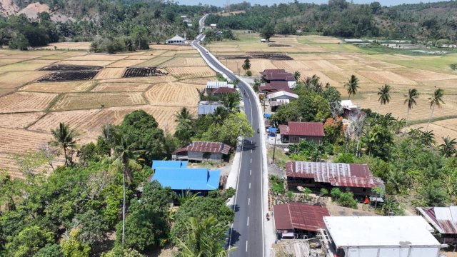 Perbaikan infrastruktur jalan sepanjang 1.000 Kilometer melalui Program Multi Years Project (MYP) Pemerintah Provinsi Sulsel. (HMS)