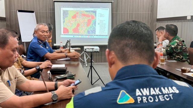 MDA bersama BPBD Kabupaten Luwu dan instansi terkait menggelar rapat koordinasi untuk memperkuat mitigasi dan kesiapsiagaan menghadapi potensi kebakaran hutan dan lahan (karhutla) di Kabupaten Luwu. Dalam pertemuan tersebut, dibahas pemetaan titik rawan karhutla, sumber air, kesiapan personel dan peralatan, serta penguatan koordinasi lintas instansi. HARIAN.NEWS/HO-MDA