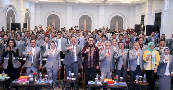 Taruna Ikrar Kepala BPOM Ajak IAI Bangun Kemandirian Farmasi, dari Riset hingga Industri Obat Nasional