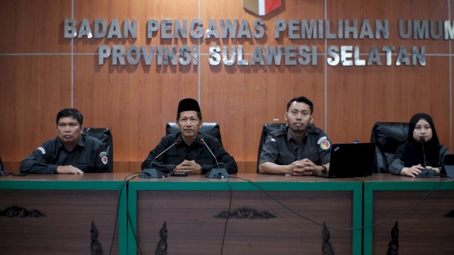 Anggota Bawaslu Sulsel yang membidangi Divisi Pencegahan dan Partisipasi Masyarakat, Saiful Jihad saat memberikan keterangan aktivitas pencegahan. Harian.News/HO-Humas Bawaslu Sulsel 