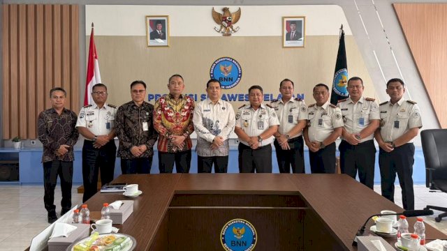Kakanwil Ditjenpas Sulsel, Hernowo Sugiastanto bersama Kepala BNNP Sulawesi Selatan Drs. Agung Prabowo dalam audiensi penguatan koordinasi pencegahan dan pemberantasan narkotika di lingkungan pemasyarakatan, Kamis (15/10/2026). Foto Harian.News&nbsp;