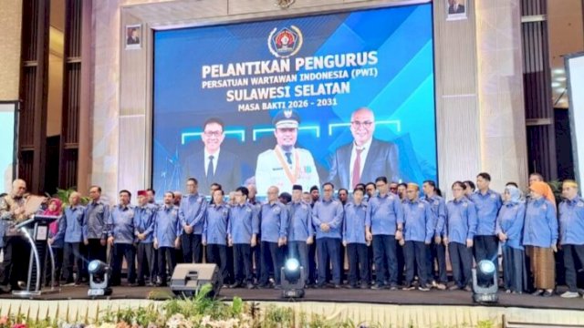 Prosesi pelantikan pengurus PWI Sulsel menjadi momentum konsolidasi organisasi dan penguatan kualitas jurnalistik di era digital ||(Kredit foto:pwisulsel/handover_igadiwia@harian.news) 