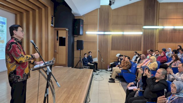 Kepala BPOM RI, Prof Taruna Ikrar keynote speaker di Unpad Bandung, Rabu (21/10). (Dok. HN)