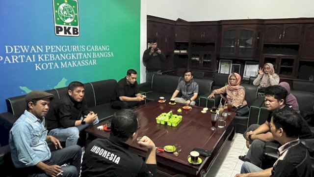 Anggota Komisi I DPR RI, Syamsu Rizal MI menyerap aspirasi di Kantor DPC PKB Makassar, Kamis (22/10). (Dok. HSN)
