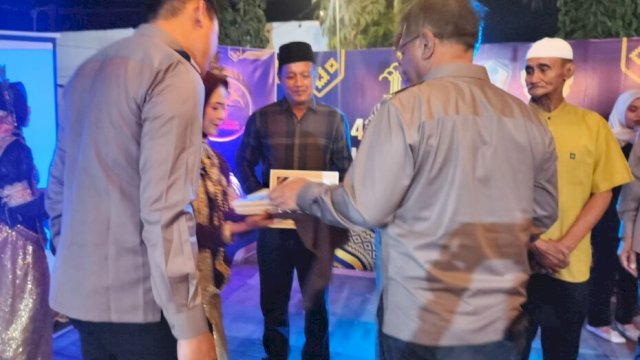 Intens berikan bantuan hukum gratis, Ketua APDESI Gowa raih penghargaan ||(Kredit foto:handover_yoz@harian.news) 
