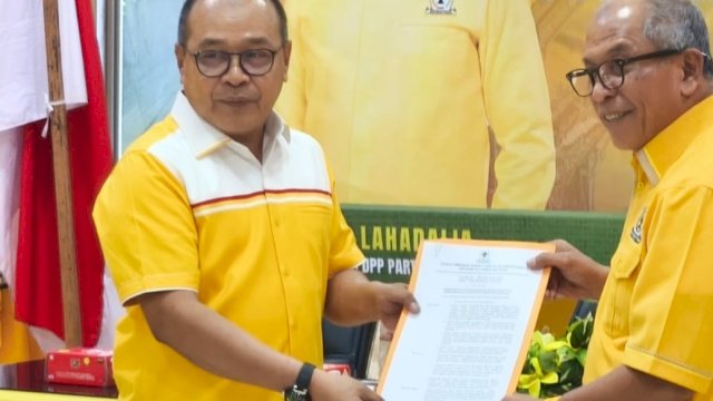 Ketua DPD I Partai Golkar Sulawesi Selatan Ilham Arief Sirajuddin (IAS) secara resmi menunjuk Supriansa sebagai Plt Ketua Golkar Makassar. Foto Golkar Sulsel
