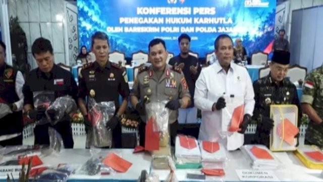 Konferensi tentang tersangka kasus karhutla. 