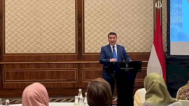 Dubes Kazakhstan tawarkan wisata halal untuk masyarakat Muslim RI Duta Besar Kazakhstan untuk Indonesia Serzhan Abdykarimov menyampaikan sambutannya dalam pertemuan ketiga Perhimpunan Persahabatan Kazakhstan-Indonesia oleh Kedutaan Besar Kazakhstan di Jakarta, Rabu (28/10/2026) (ANTARA/Nabil Ihsan)
