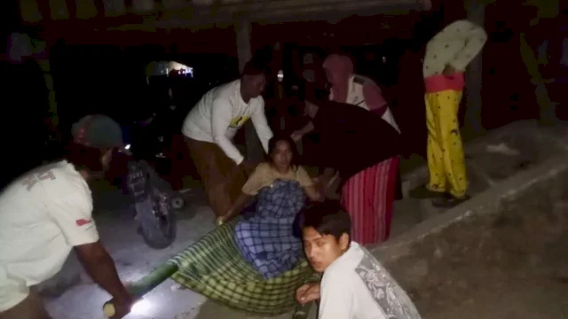 PLN Dukung Bidan Husniati Tembus Pelosok Majene demi Layani Ibu Hamil